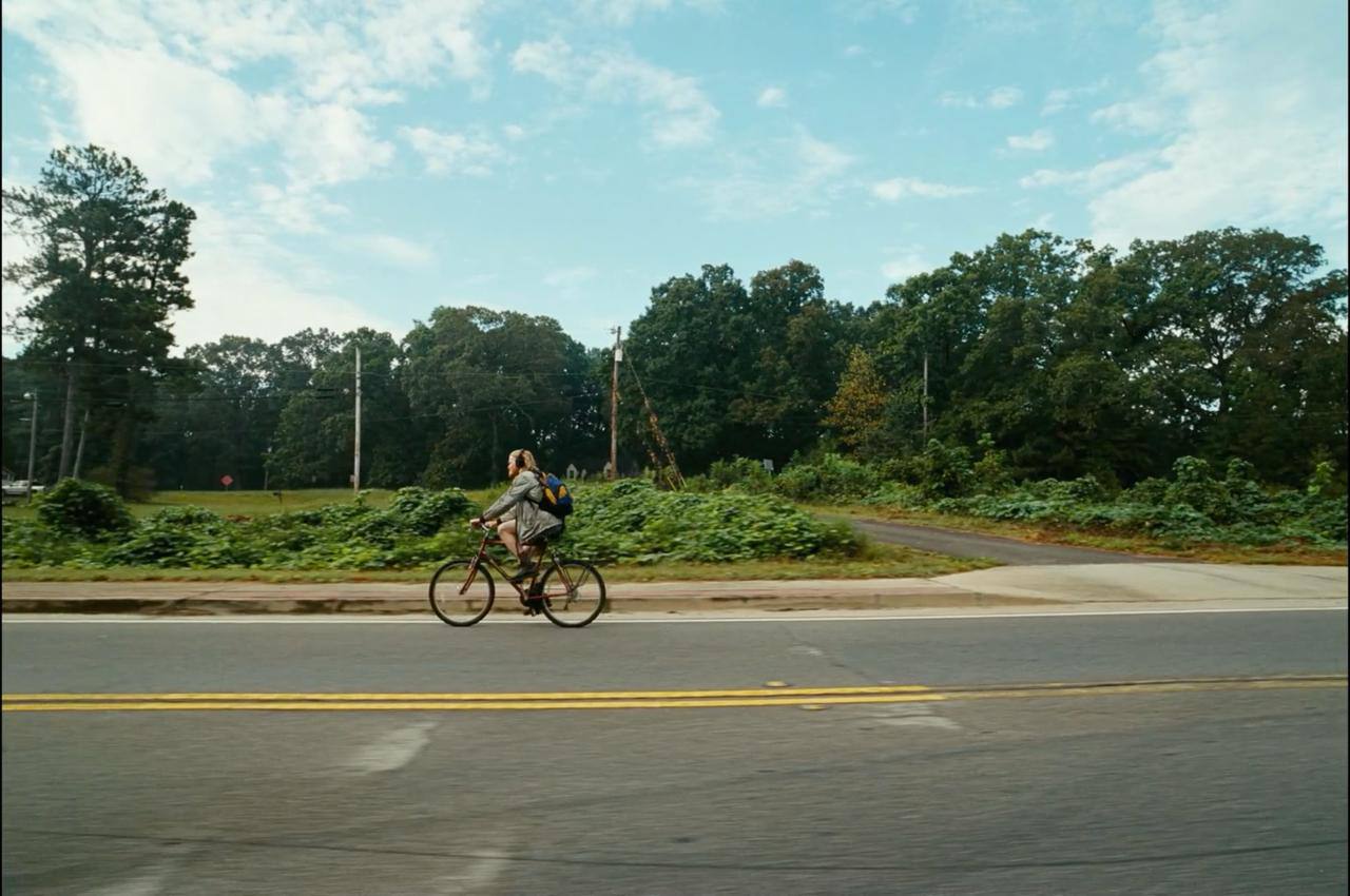 Кадр из материала к обзору «Бугония»