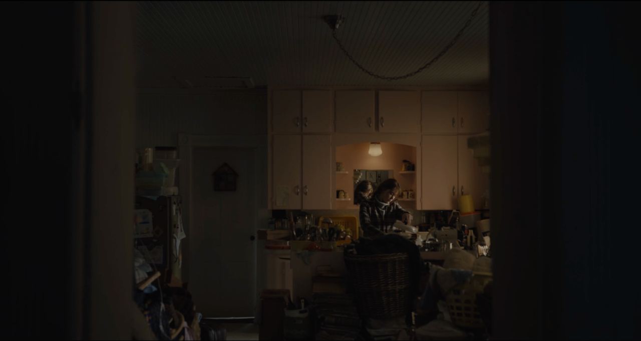 Кадр из материала к обзору «Longlegs»