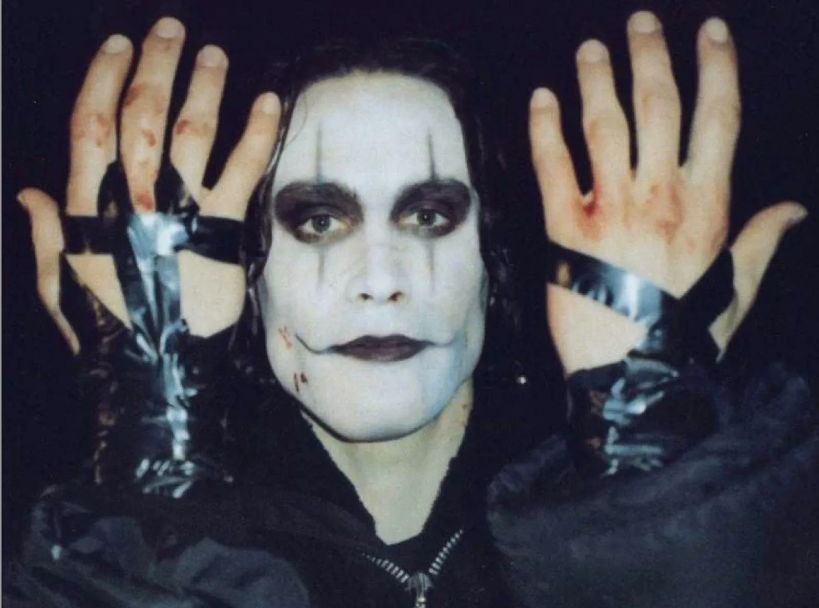 Кадр из материала к обзору «Ворон»